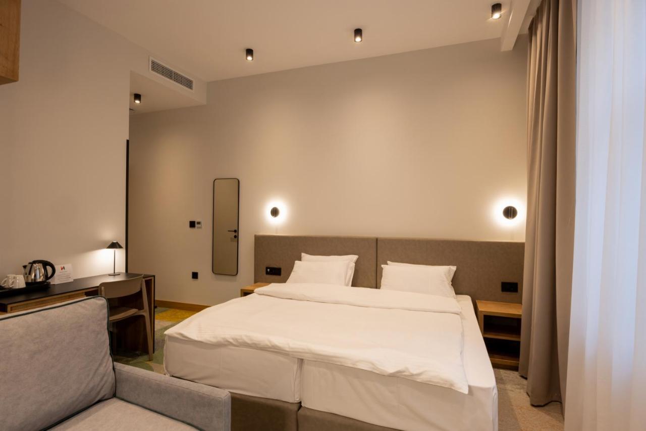 Hop Inn Rooms & Suites Belgrado Exterior foto